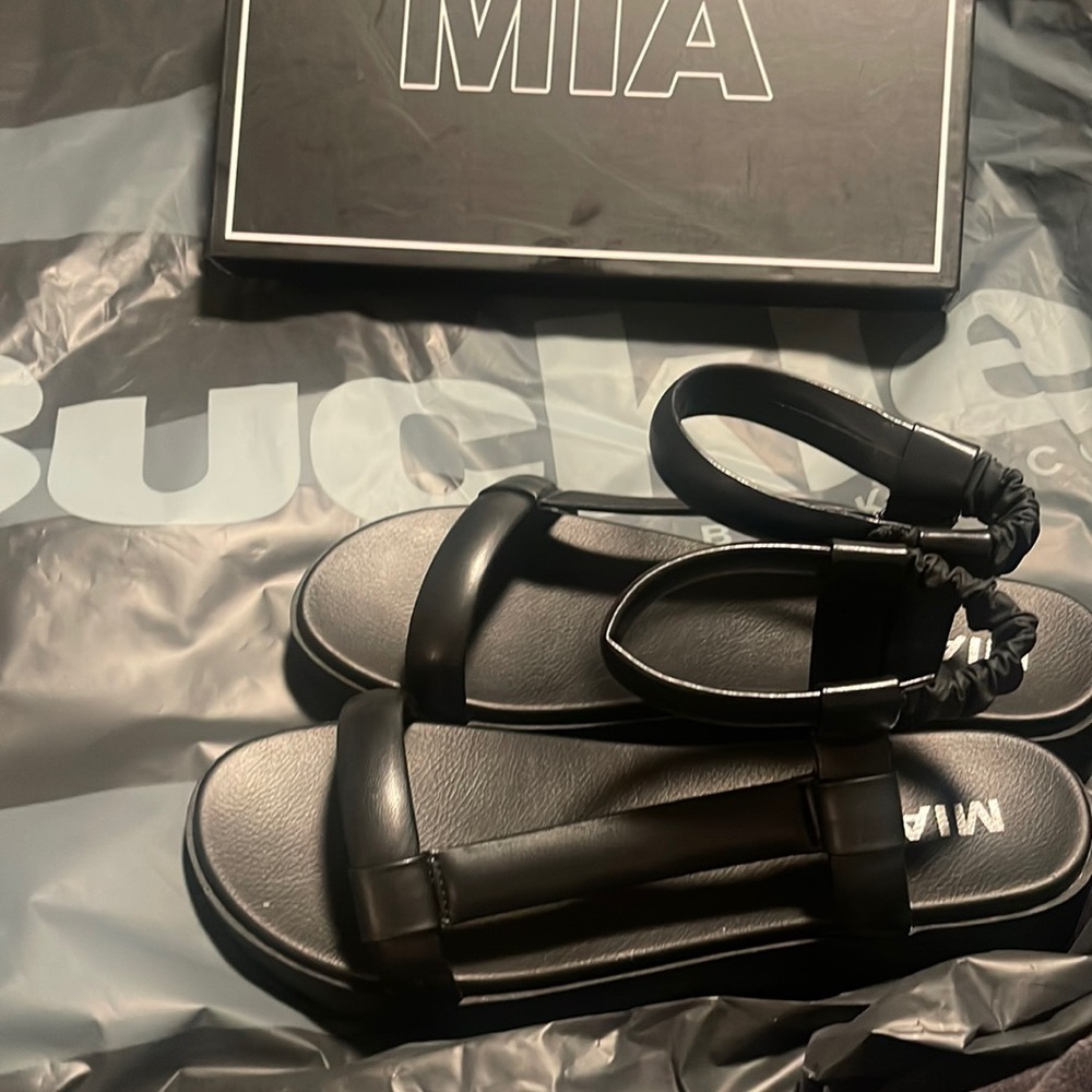 Mia Black Sandals New from Buckle size 11